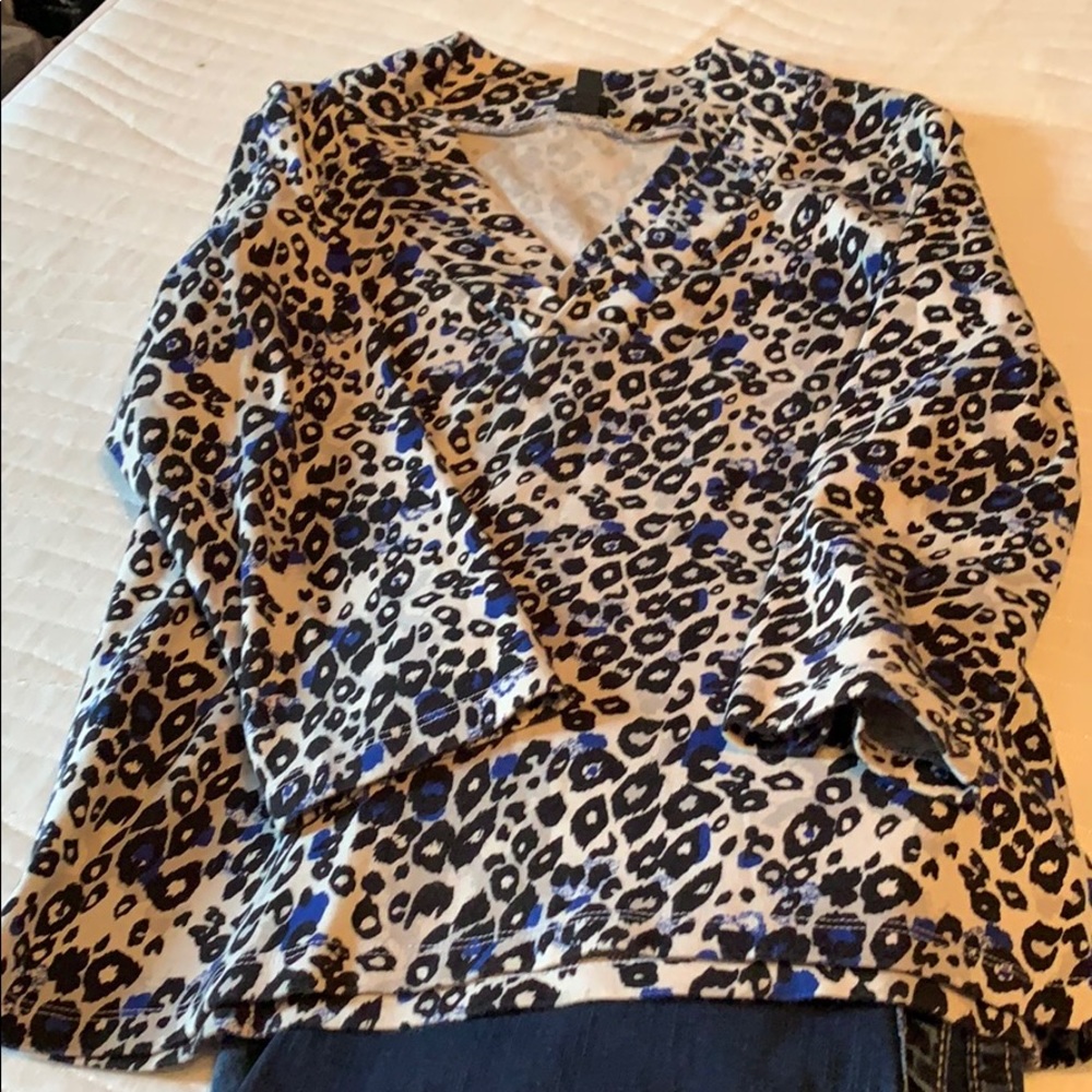 🔥3/$10 Rafaelle L leopard print shirt